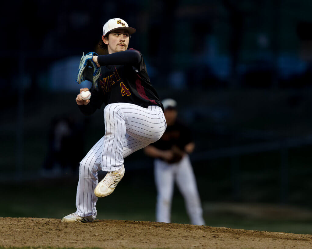 Travis Graf pitches for the Lynx team.