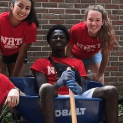 NHTI student volunteers